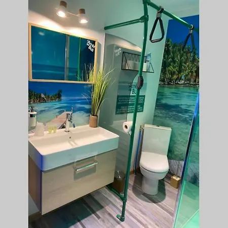 L'arret De Bus 2 Insolite & Spa Holiday home